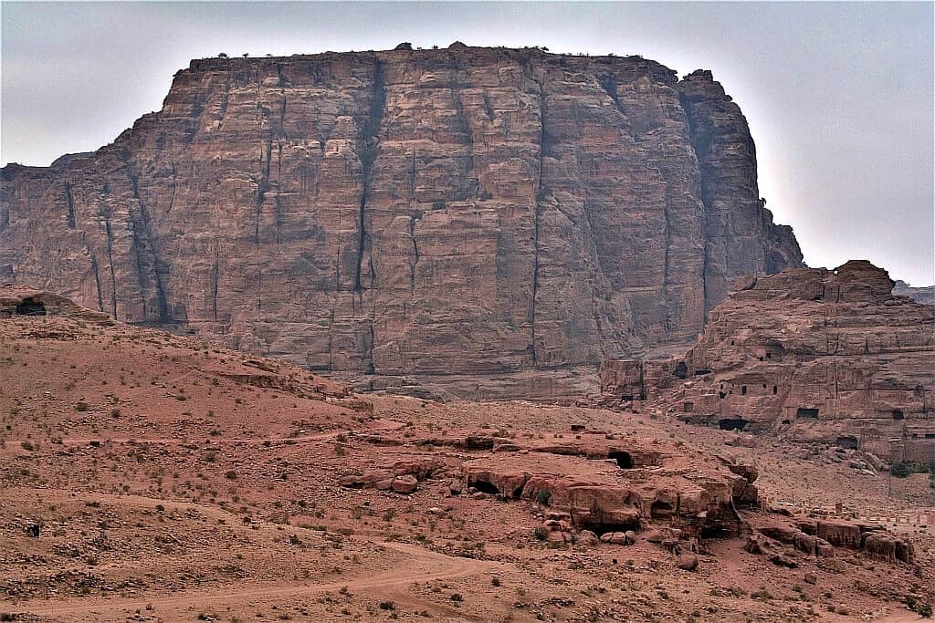 Petra w Jordanii. Starożytne miasto Nabatejczyków 47 Petra Jordania Skalne miasto z gory