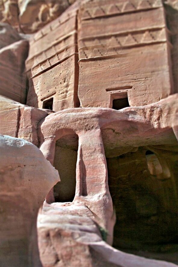 Petra w Jordanii. Starożytne miasto Nabatejczyków 27 Petra Jordania grobowce 9