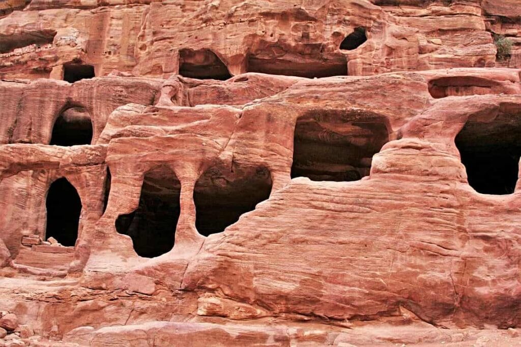 Petra w Jordanii. Starożytne miasto Nabatejczyków 30 Petra Jordania grobowce z