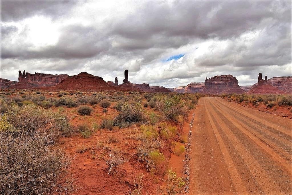 Jak zwiedzać Valley of the Gods – trasa i praktyczne wskazówki 18 Valley-of-the-Gods-44