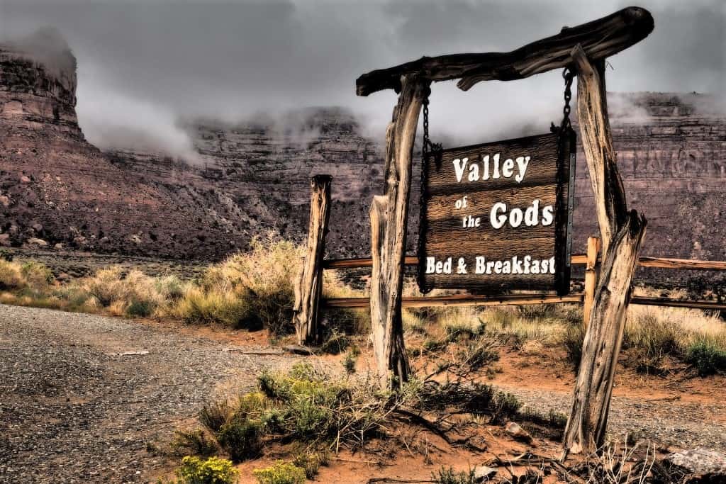 Jak zwiedzać Valley of the Gods – trasa i praktyczne wskazówki 6 Valley of the Gods bedbrekfast 1