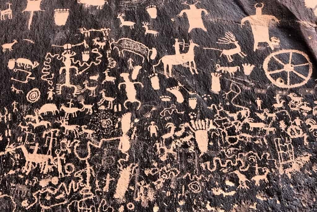 Fort Bluff w Utah – historia pionierów i petroglify 26 petroglify news paper rock 3