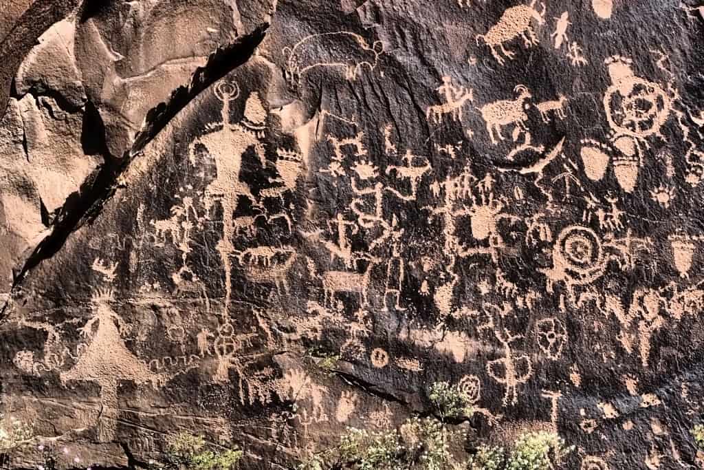 Fort Bluff w Utah – historia pionierów i petroglify 27 petroglify news paper rock 5