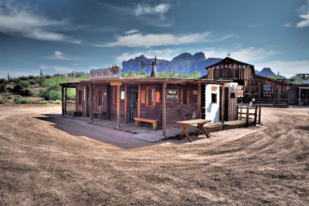 Goldfield Ghost Town – miasteczko duchów w Arizonie 28 Superstition-Mountain-Museum-az