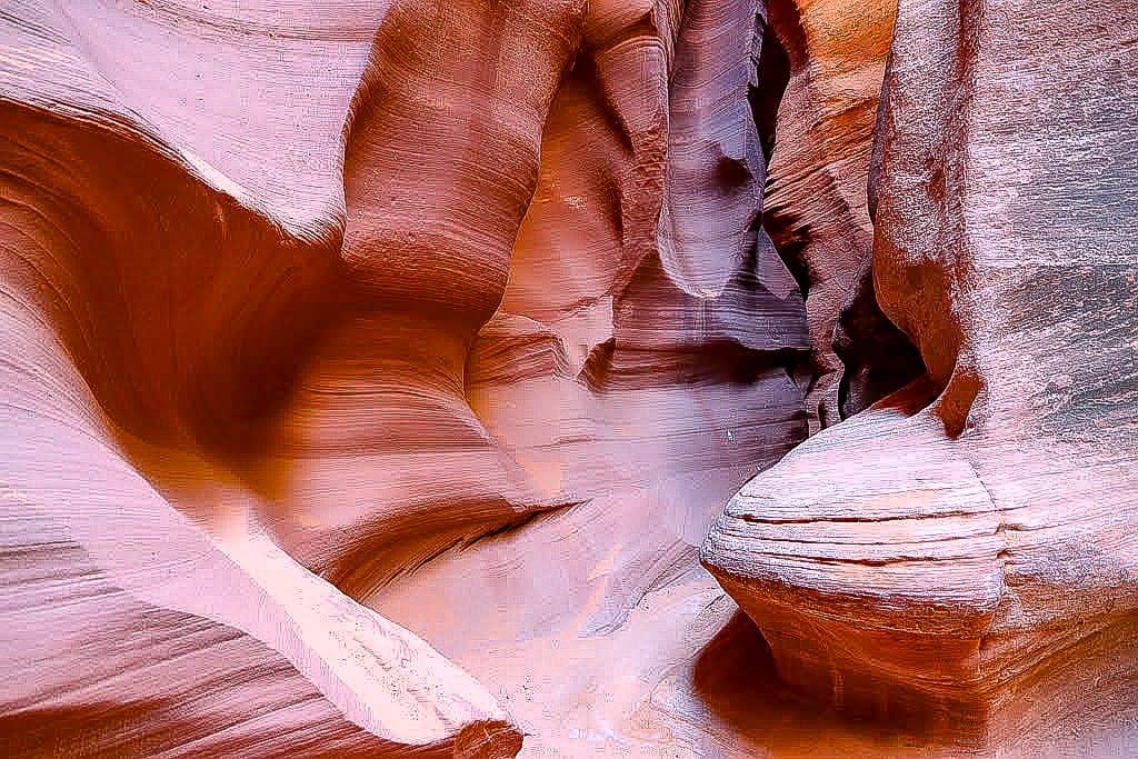 Canyon X – waski korytarz i krzywizny skal