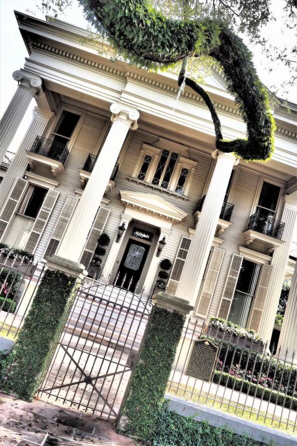 Garden District new orleans Hutchinson House