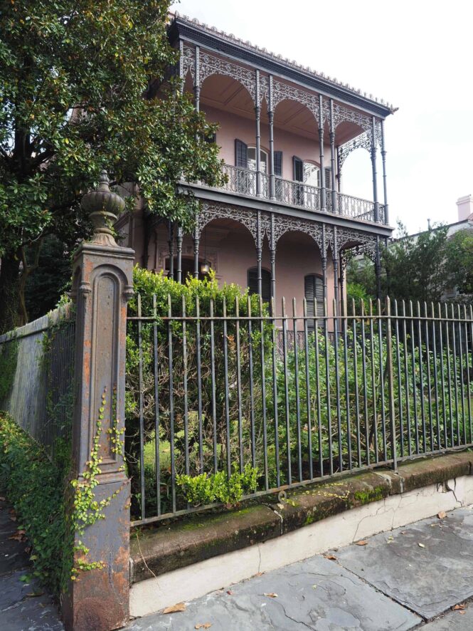 Garden District w Nowym Orleanie koronkowe balkony