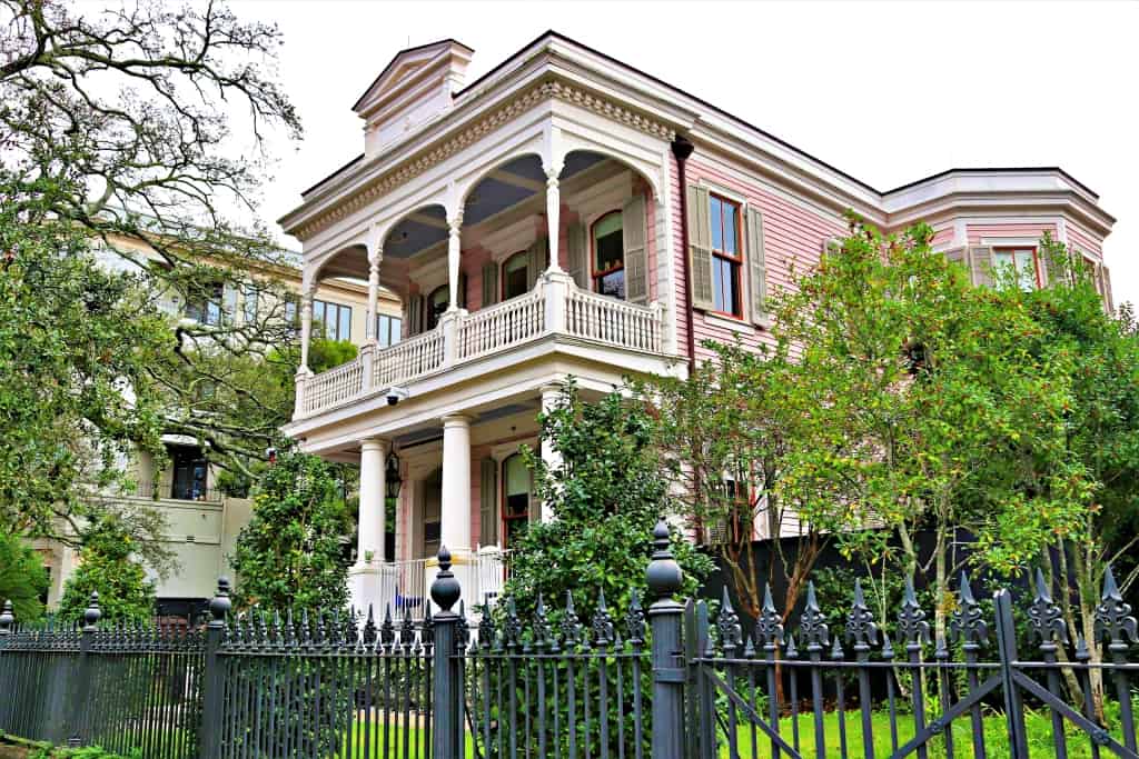 garden district rozowy dom