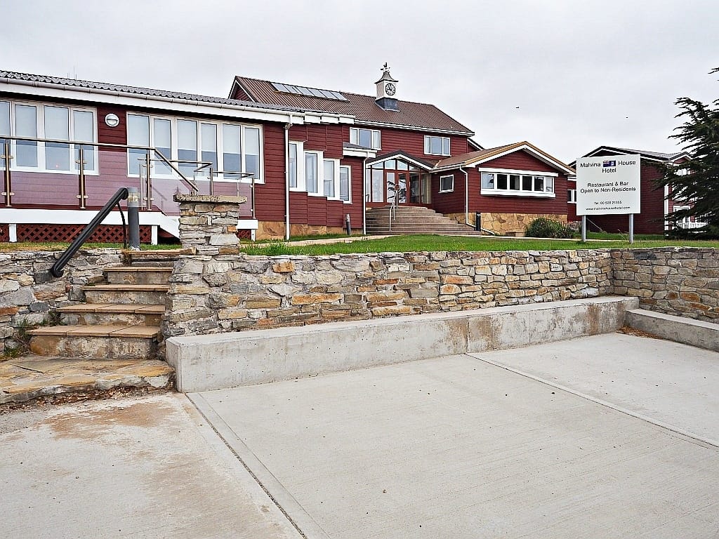Falklandy – jak dotrzeć i spotkać pingwiny z bliska 4 Stanley Falkland Island Malvina House