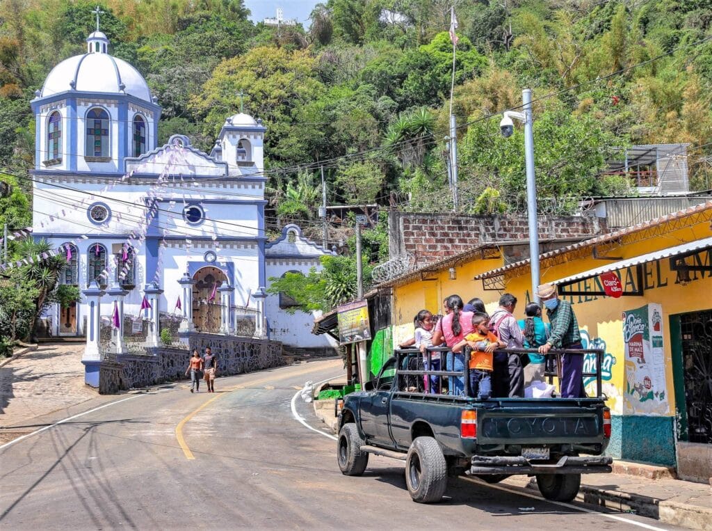 Ruta de las Flores. Szlakiem kwiatów w Salwadorze 4 Ruta de las Flores Ataco Salwador ludzie