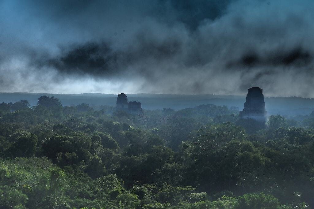 Co zobaczyć w Tikal – przewodnik po świątyniach Majów 3 Tikal-ruiny-Majow-w-Gwatemali-b_1