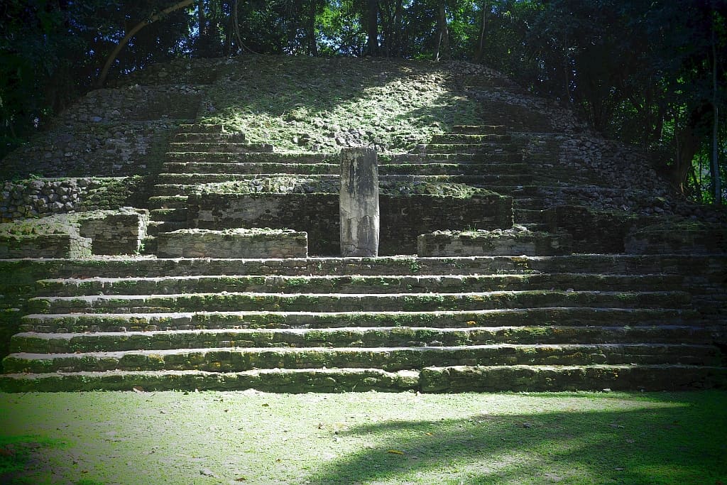 Lamanai. Ruiny miasta Majów w Belize 22 Lamanai wielka swiatynia.3