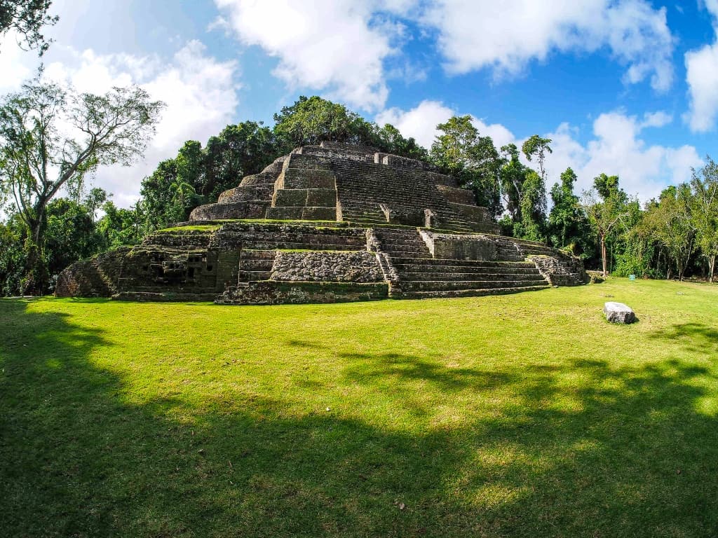 Lamanai. Ruiny miasta Majów w Belize 25 Lamanai wielka swiatynia.7