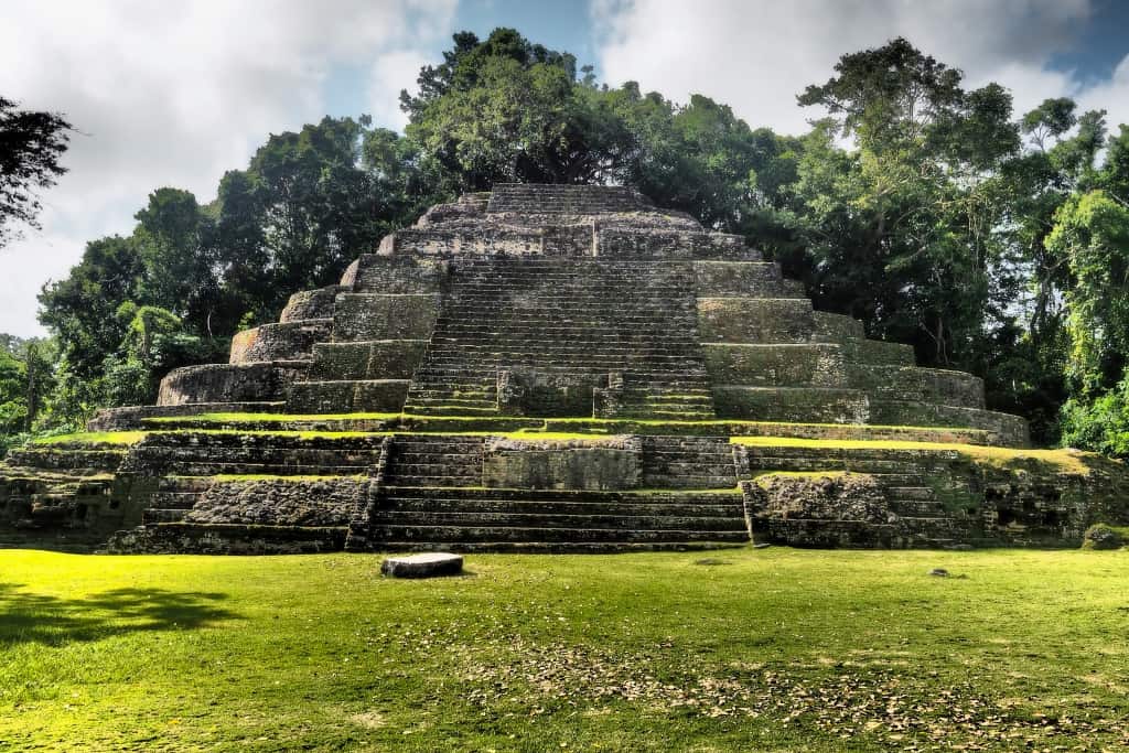Lamanai. Ruiny miasta Majów w Belize 26 Lamanai wielka swiatynia.8