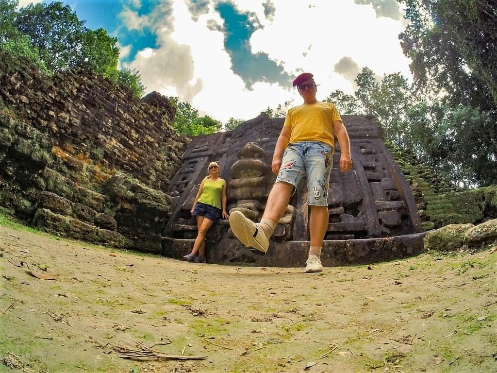Lamanai. Ruiny miasta Majów w Belize 32 lamanai swiatynia masek 1