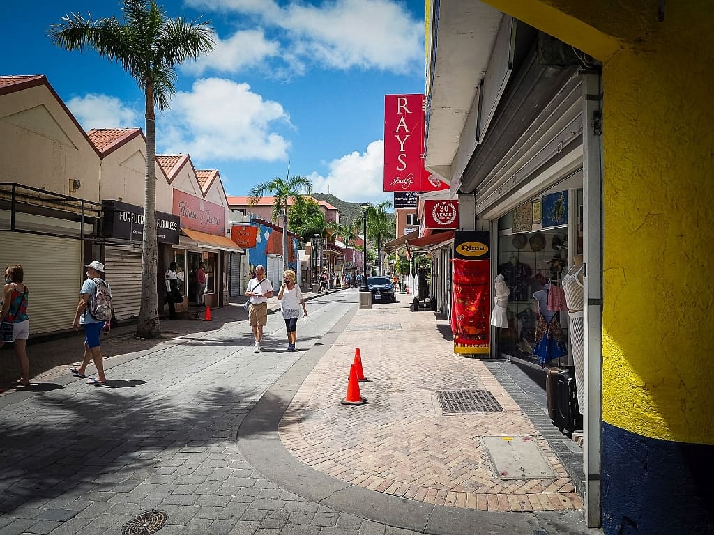 Sint Maarten. Front Street