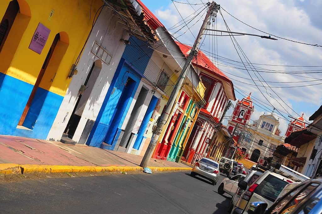 Katedra w Leon i Managua 18 Leon kolorowe kamieniczki
