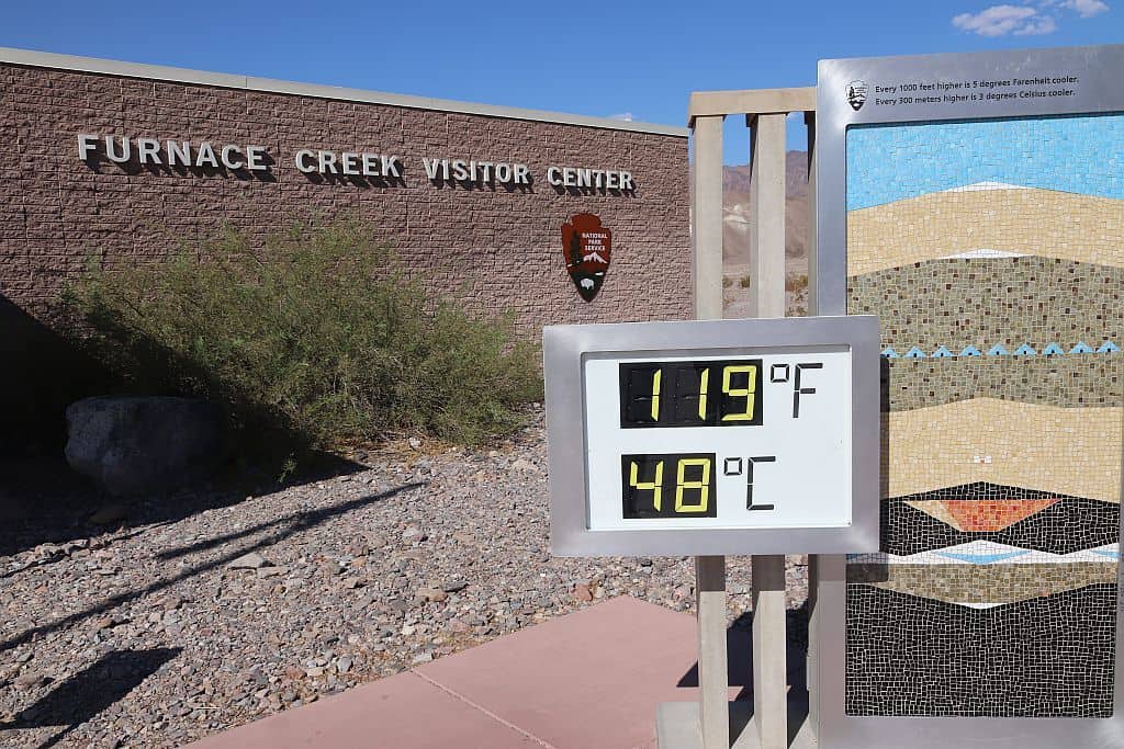 Co zobaczyć w Death Valley – gotowy plan i wskazówki 3 death valley furnace creek visitor center