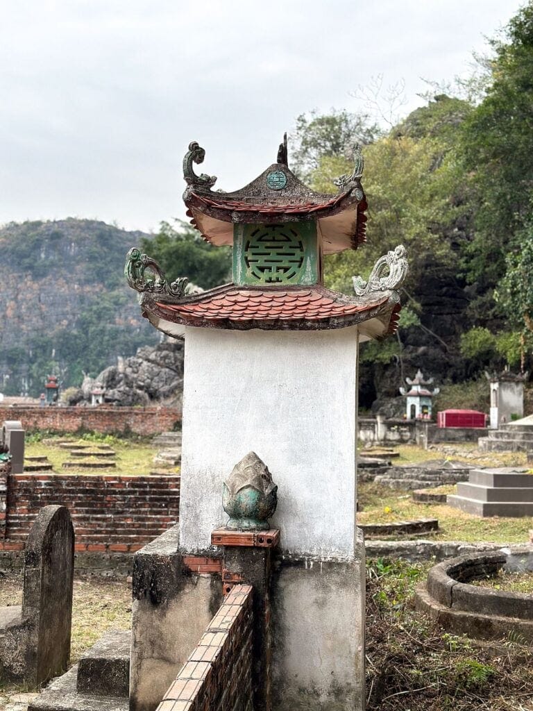 Ninh Binh cmentarz na polu 1