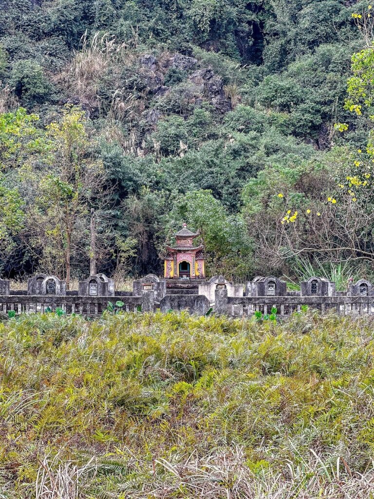 Ninh Binh cmentarz na polu 3
