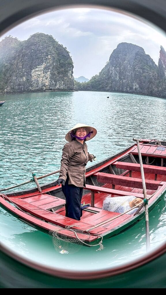 Rejs po Ha Long Bay 23 ha long bay floating village 1