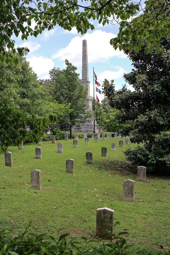 Cmentarz Oakland w Atlancie 34 obelisk cmentarz oakland 2