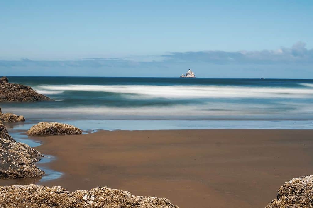 Wybrzeże Oregonu – najpiękniejsze klify i plaże 28 Ecola State Park widok z Ecola Point na ocean i samotna latarnie Tillamook Rock