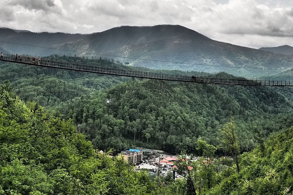 Great Smoky Mountains — spacer po SkyTrail z gorami w tle