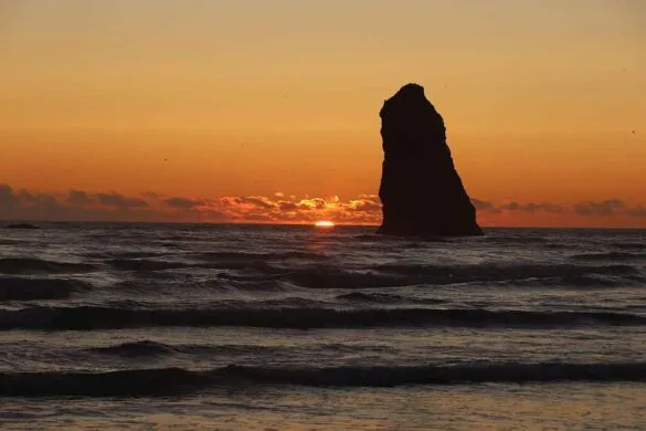Wybrzeze Oregonu Haystack Rock o zachodzieslonca