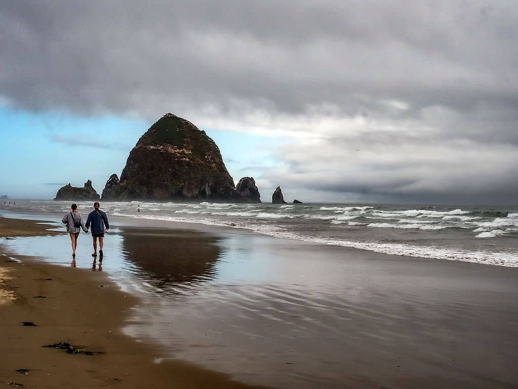Wybrzeże Oregonu – najpiękniejsze klify i plaże 3 Wybrzeze Oregonu Haystack Rock spacer po plazy