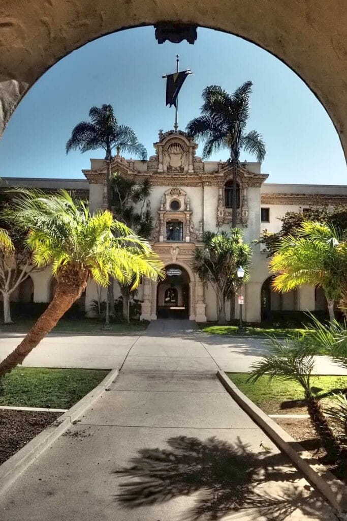 Co zobaczyć w San Diego – Old Town i Balboa Park 30 San Diego — fasady w stylu hiszpansko kolonialnym 1