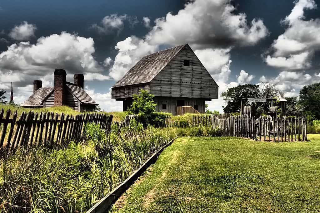 Drewniana wieza obronna Fort King George nad rzeka Altamaha
