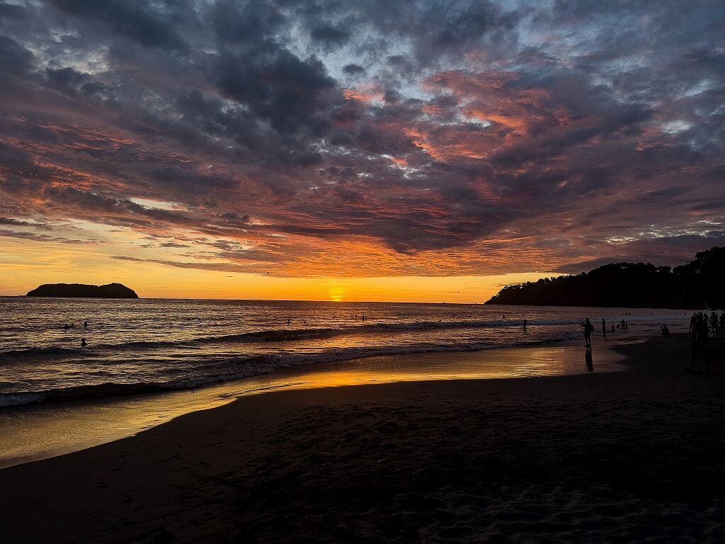 kostaryka na wlasdna reke zachod slonca nad Pacyfikiem