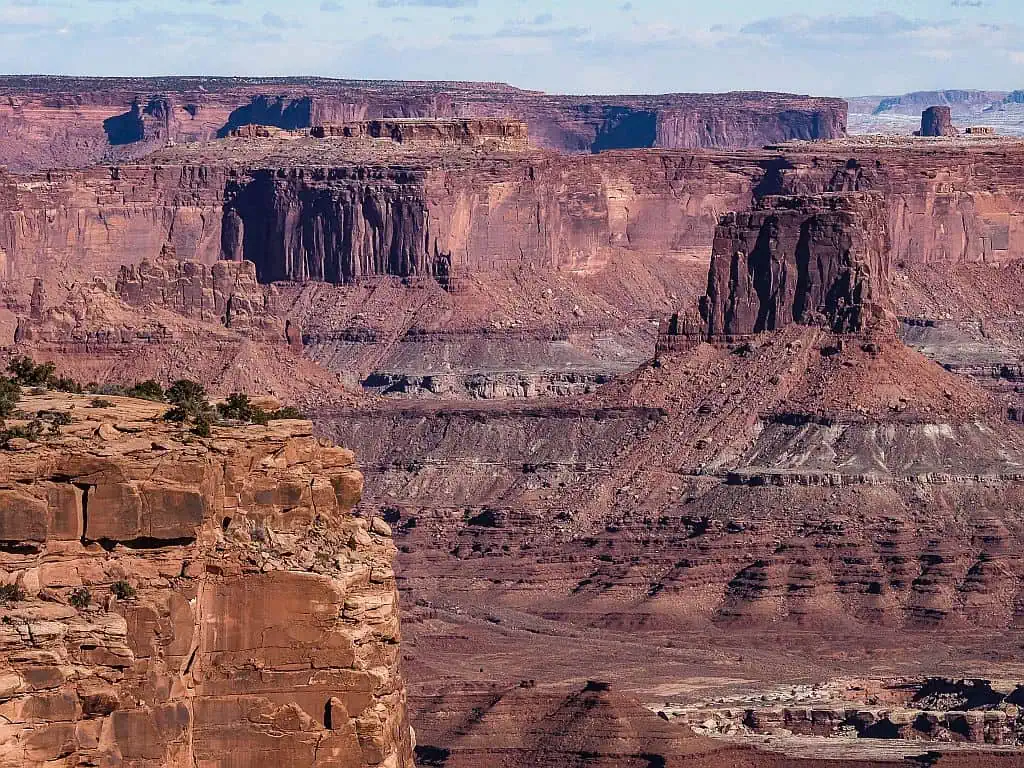 Canyonlands w 1 dzień – gotowy plan i praktyczne wskazówki 6 Grand View Point zblizenie skal w Canyonlands w 1 dzien