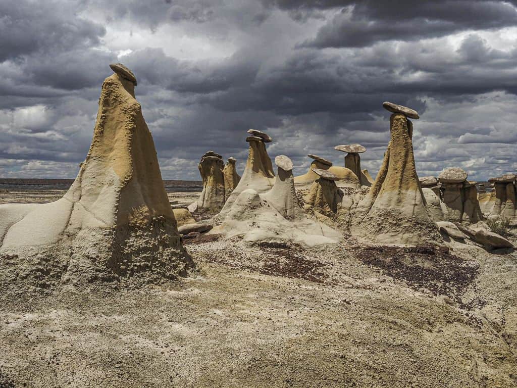 Valley of Dreams i Ah‑Shi‑Sle‑Pah w Nowym Meksyku 32 Ah‑Shi‑Sle‑Pah – kontrast zoltych warstw