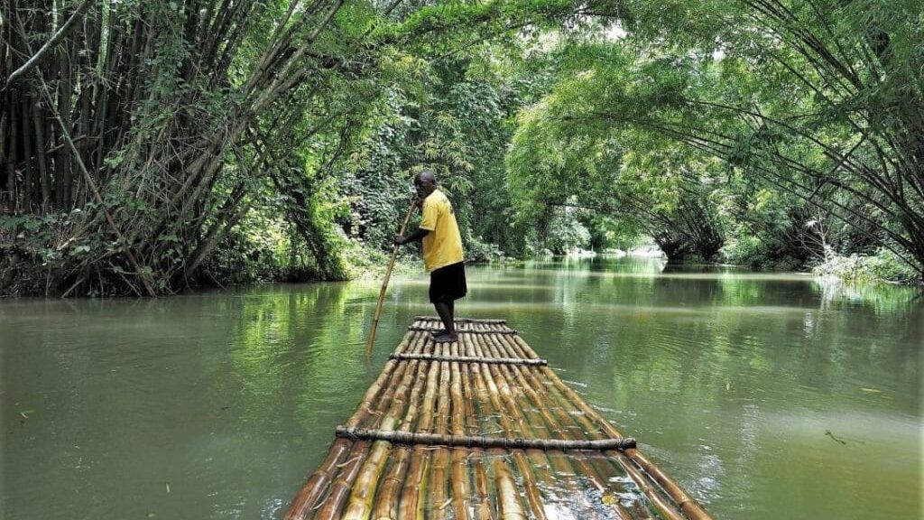 Przewodnik po Karaibach. Jak zaplanować podróż 6 Rafting na Jamajce.