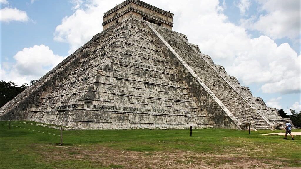 piramidy-w-chichen-itza-piramida-El-Castillo